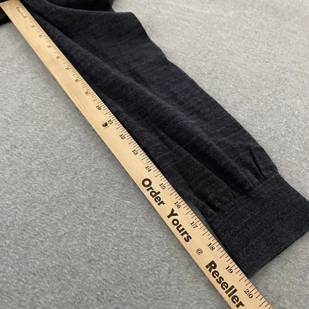 Banana Republic Sweater Men's Medium Gray‎ V Neck Long Sleeve Casual 100% Cotton